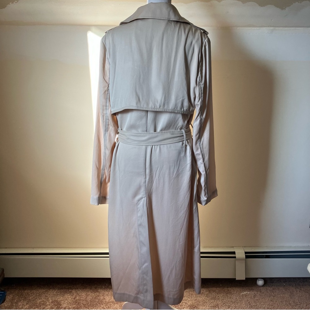 Badgley Mischka Tan / Cream Angelina Belted Trench Coat size Medium - Picture 9 of 14